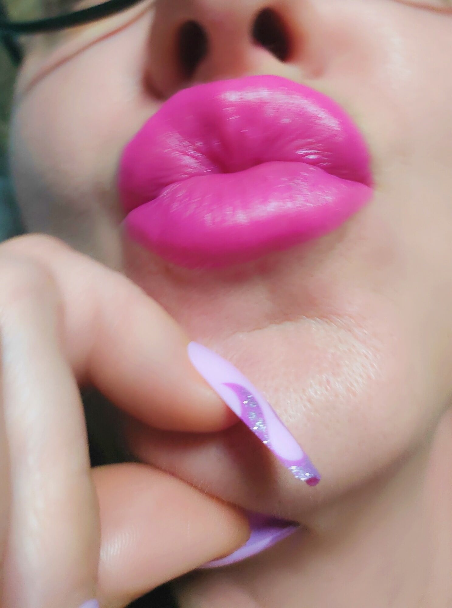 Lipstick fetish with Elsi Adams