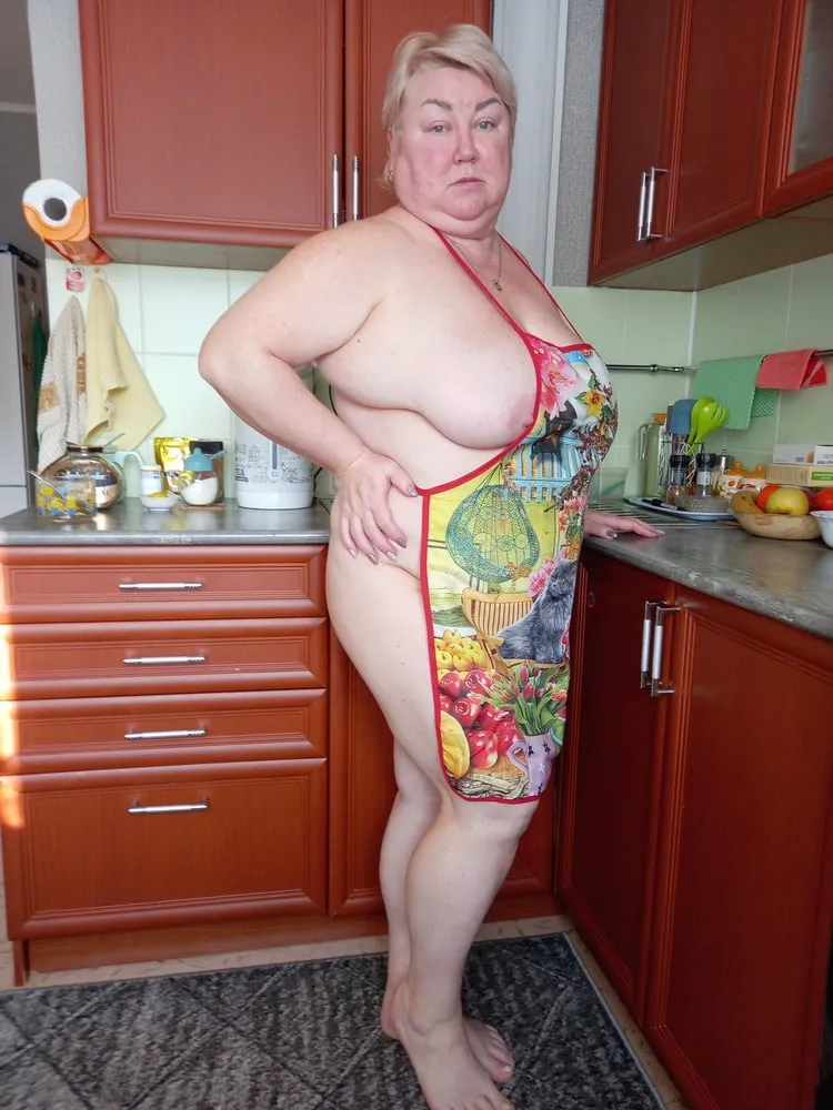 In The Kitchen In An Apron 11 Pics Xhamster