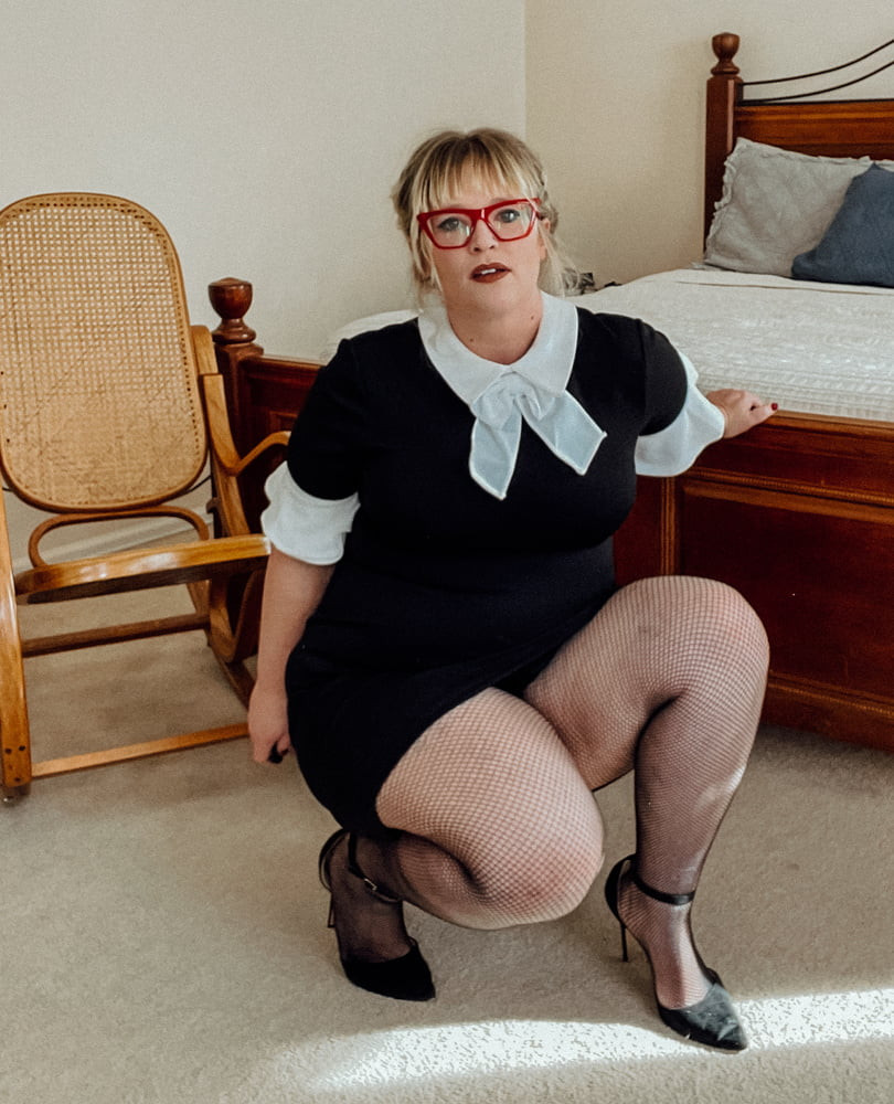 BBW Wednesday Addams Fish Nets and Heels - 22 Pics | xHamster